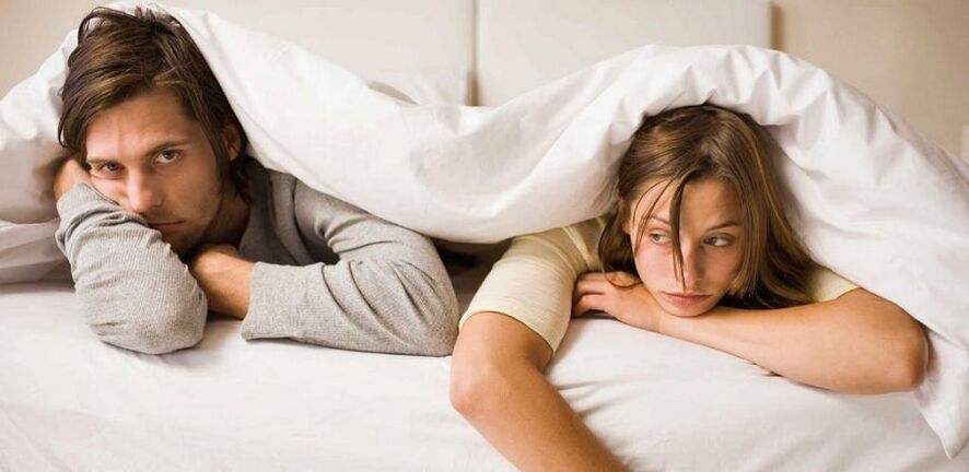 разстроена жена и мъж със слаба потентност